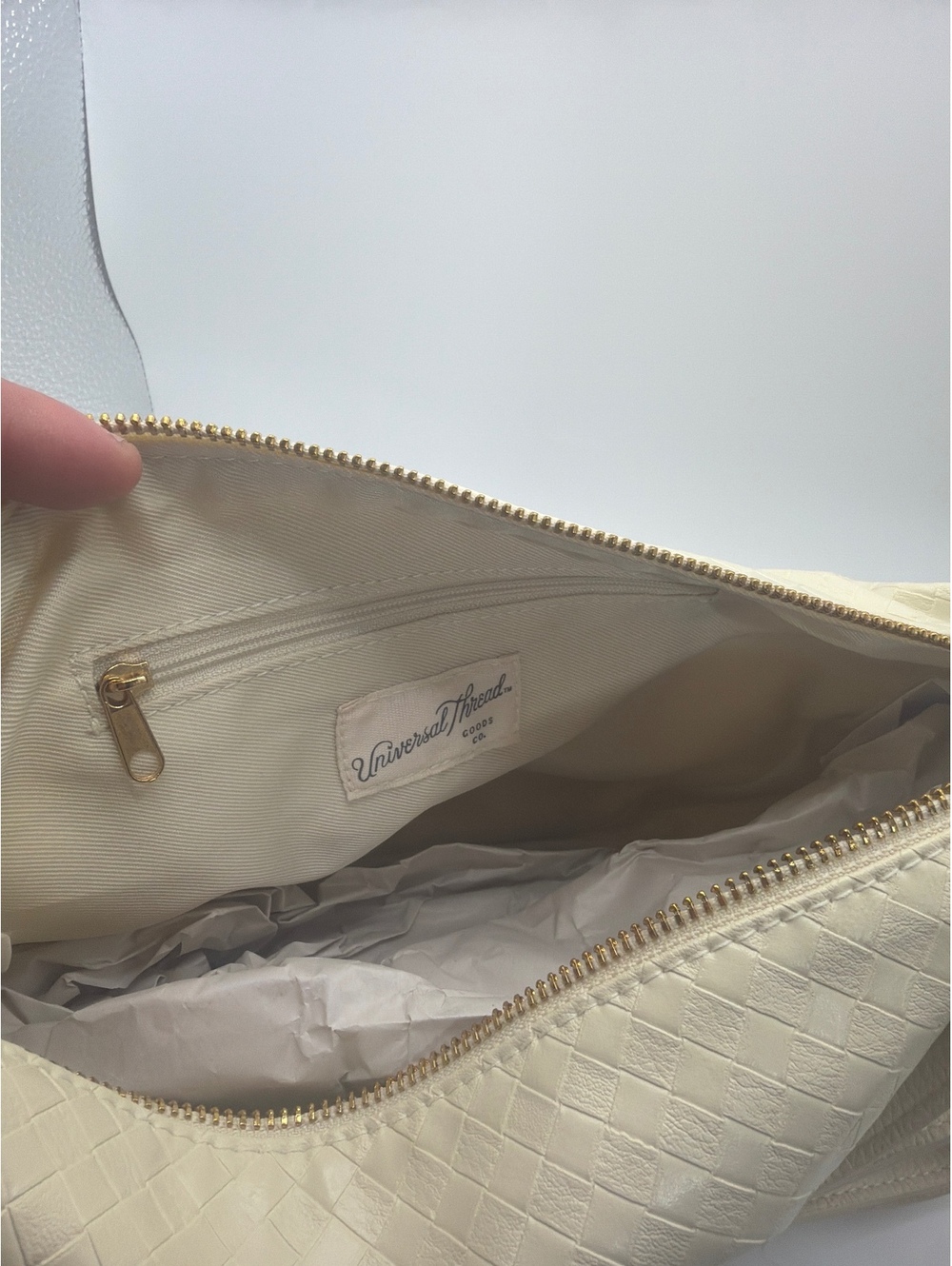 Universal Thread Off-White Textured Shoulder Bag - Picture 4 of 7